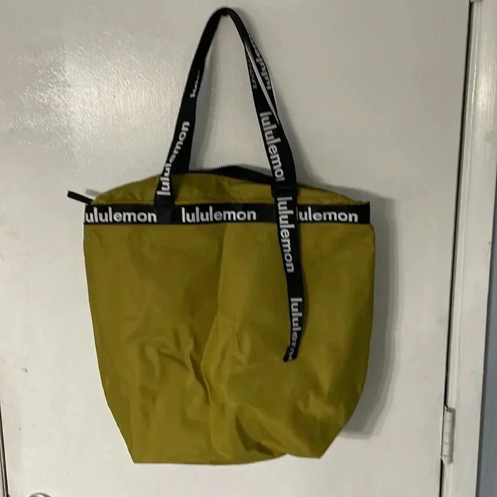 Lululemon the rest is written tote - Picture 4 of 7